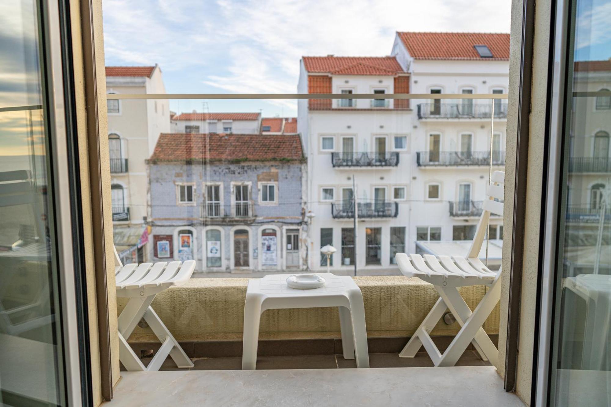 Bed and breakfast By The Sea - Nazaré Extérieur photo